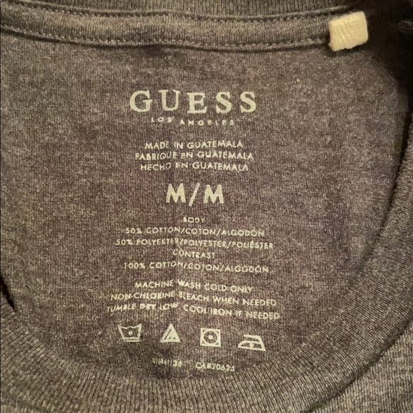 Guess men’s size m Gray & black tee shirt - Picture 3 of 3